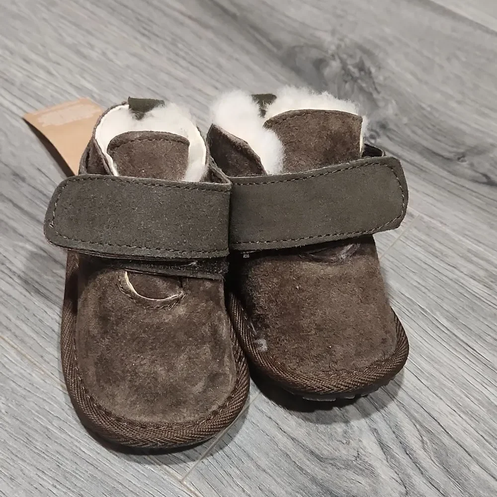 NIB Emu Hyke Chocolate Brown Suede Sheerling Booties